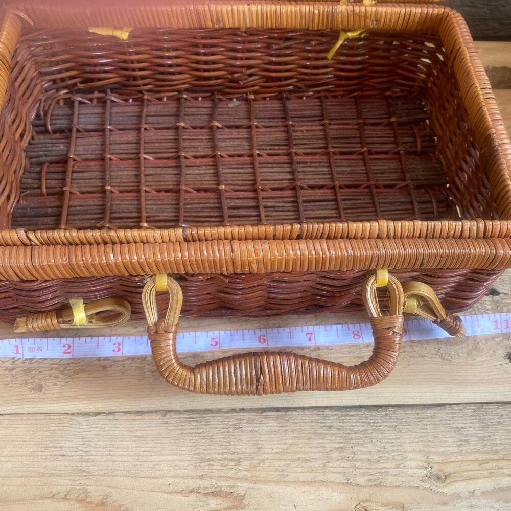 Vintage Wicker Picnic Basket Tote Double Latched Woven Rattan Retro Handbag - Picture 5 of 8